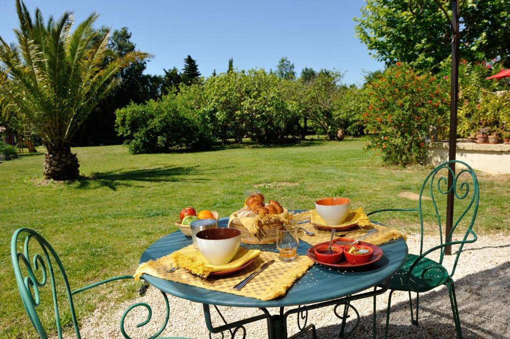 Chambres D'Hotes Domaine Des Machottes Grans Pokoj fotografie